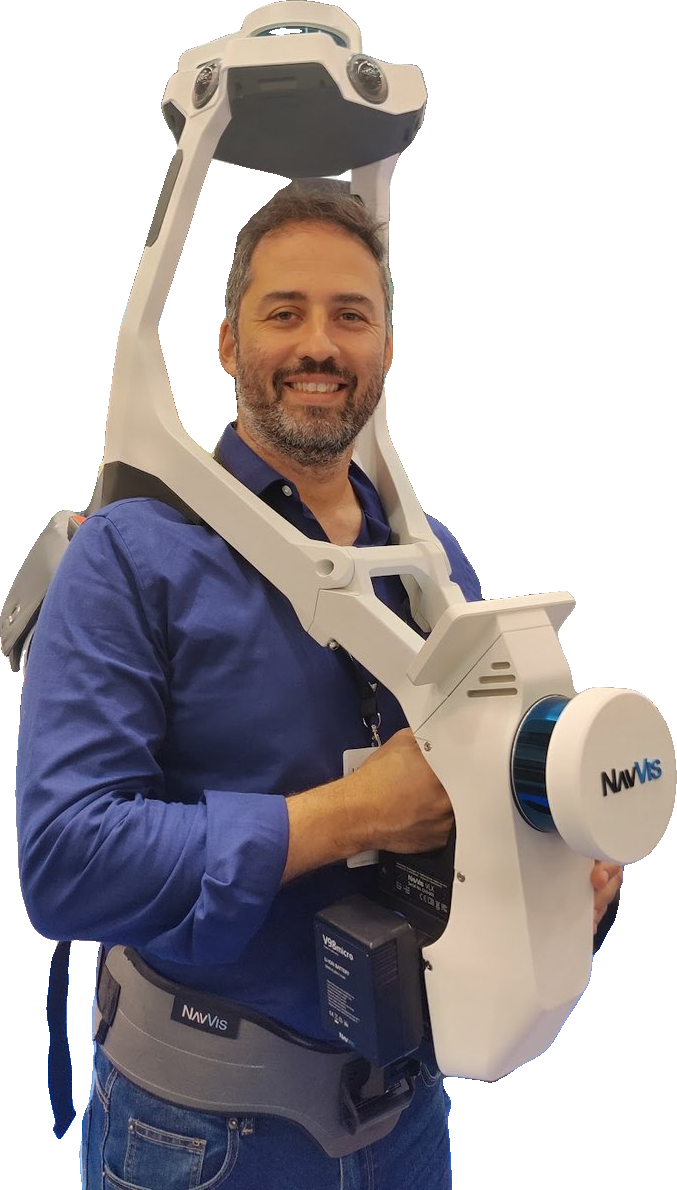 עודד מקובקי עם סורק המדידה התלת-מימדי הנייד